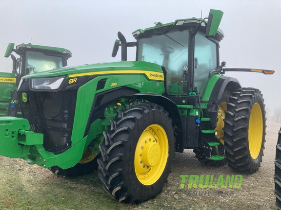 2022 John Deere 8R 250 Tractor