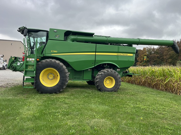 2022 John Deere S780 Combine