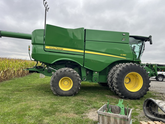 2022 John Deere S780 Combine