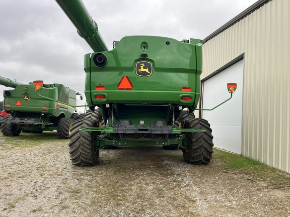 2022 John Deere S780 Combine