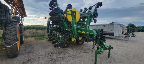 2003 John Deere 1790 Planter