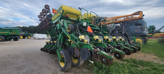 2003 John Deere 1790 Planter