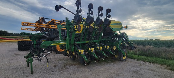 2003 John Deere 1790 Planter