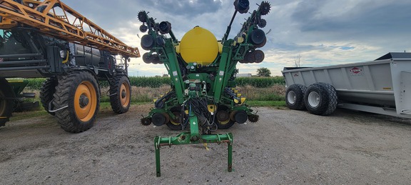 2003 John Deere 1790 Planter