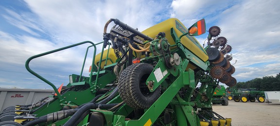 2003 John Deere 1790 Planter