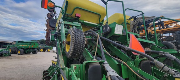 2003 John Deere 1790 Planter