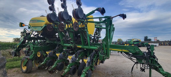 2003 John Deere 1790 Planter