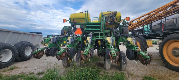 2003 John Deere 1790 Planter