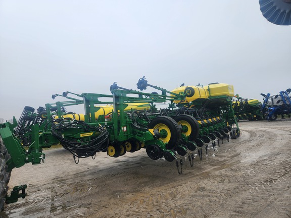 2022 John Deere 1775NT Planter