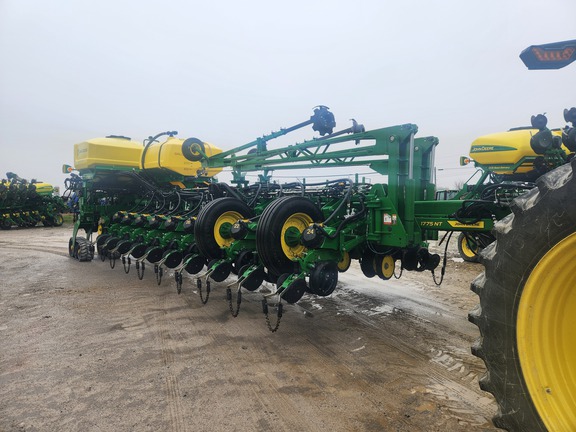 2022 John Deere 1775NT Planter