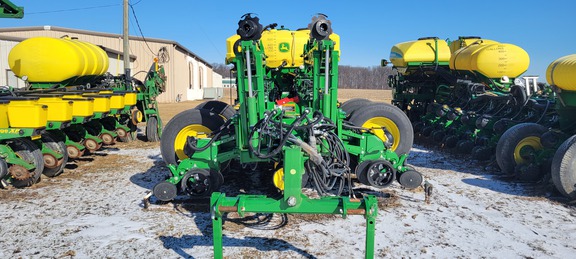 2022 John Deere 1775NT Planter