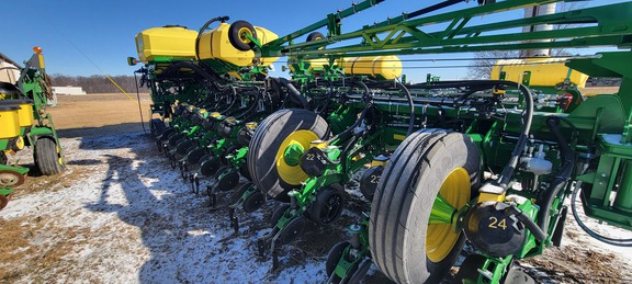 2022 John Deere 1775NT Planter