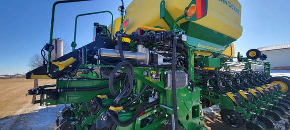 2022 John Deere 1775NT Planter