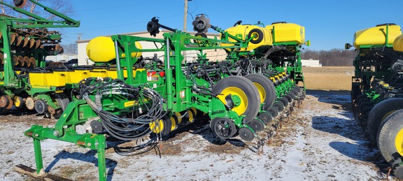 2022 John Deere 1775NT Planter