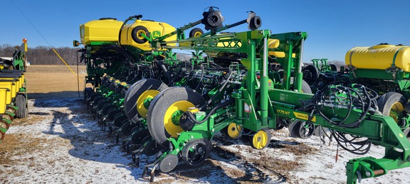 2022 John Deere 1775NT Planter