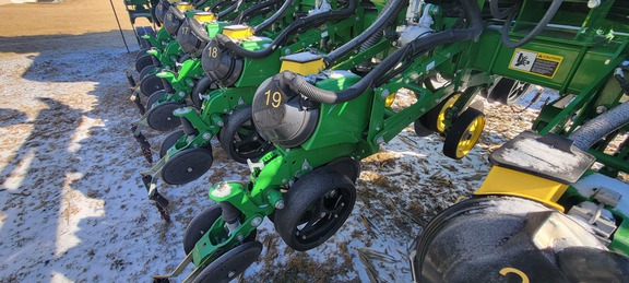 2022 John Deere 1775NT Planter