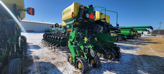 2022 John Deere 1775NT Planter