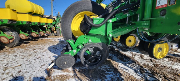 2022 John Deere 1775NT Planter