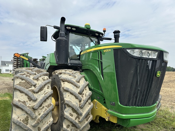 2021 John Deere 9520R Tractor 4WD