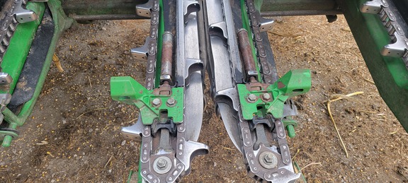 2014 John Deere 608C Header Corn Head