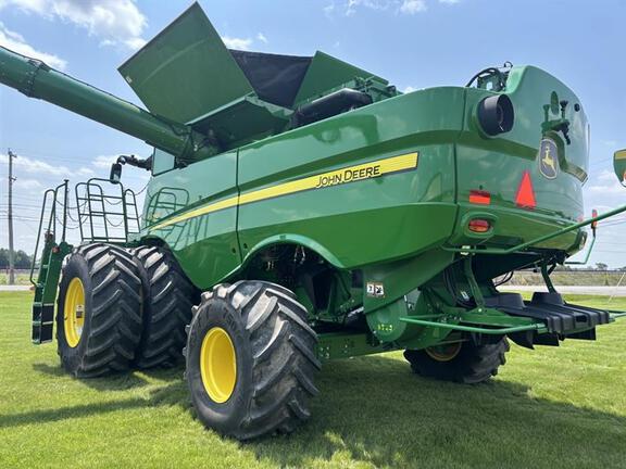 2023 John Deere S780 Combine