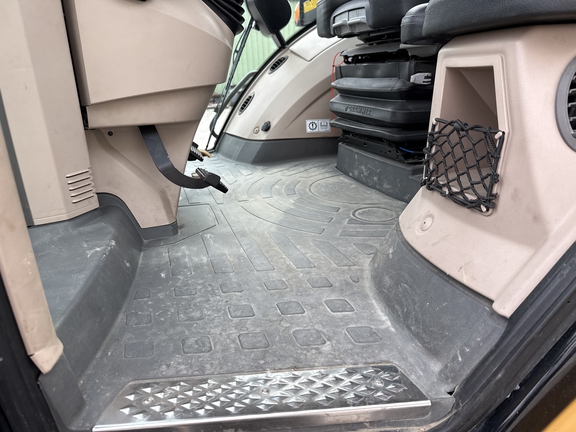 2019 Challenger 1042 Tractor