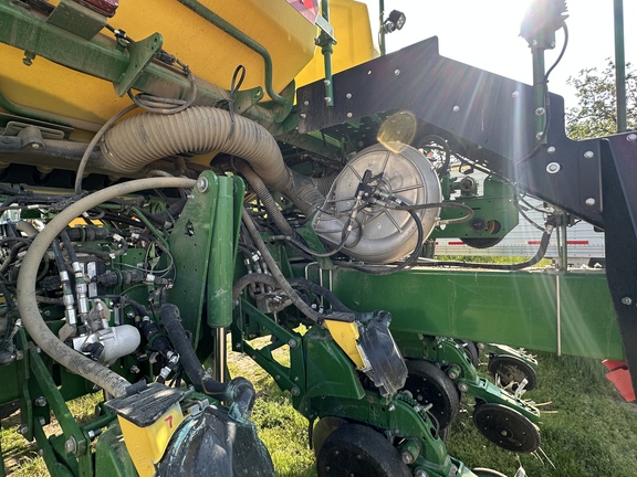 2023 John Deere 1775NT Planter