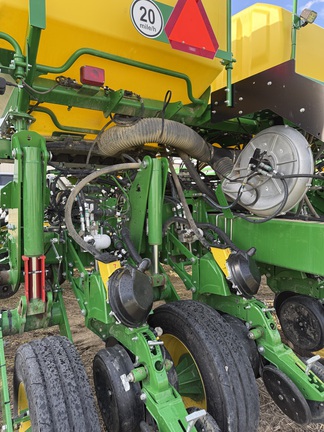 2023 John Deere 1775NT Planter