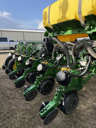 2023 John Deere 1775NT Planter