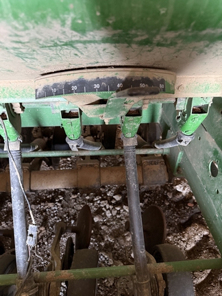 2000 John Deere 1560 Drill