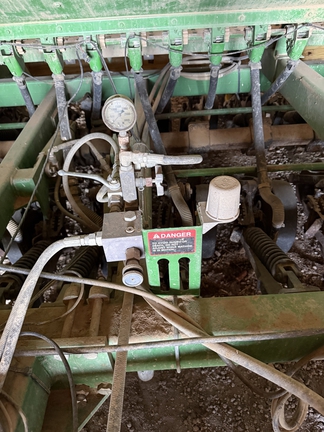 2000 John Deere 1560 Drill