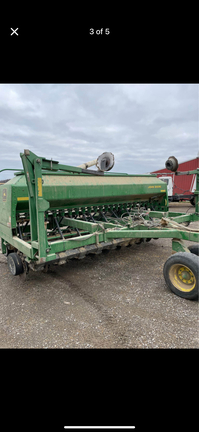 2000 John Deere 1560 Drill