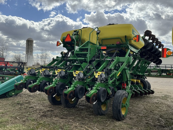 2015 John Deere 1795 Planter