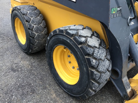 2022 John Deere 324G Skid Steer Loader