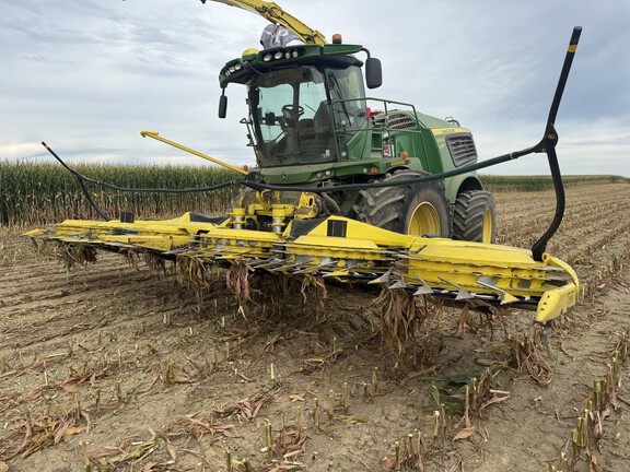 2022 John Deere 772 Header Forage