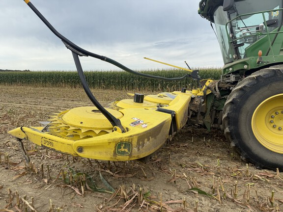 2022 John Deere 772 Header Forage