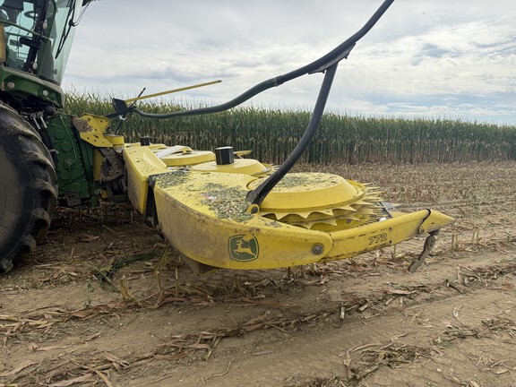2022 John Deere 772 Header Forage