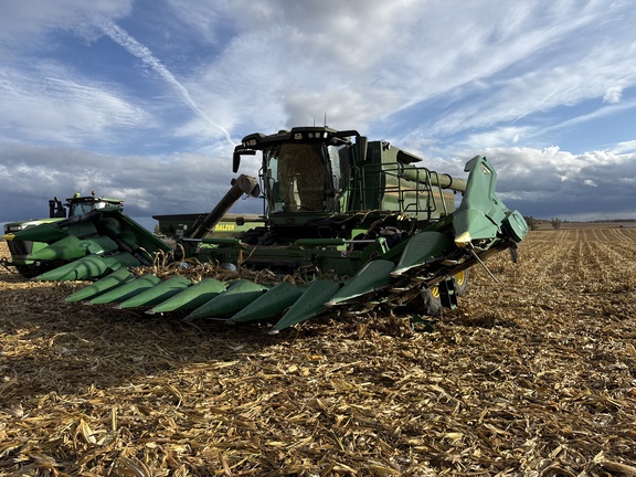 2025 John Deere S7 800 Combine