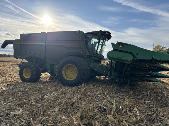 2025 John Deere S7 800 Combine