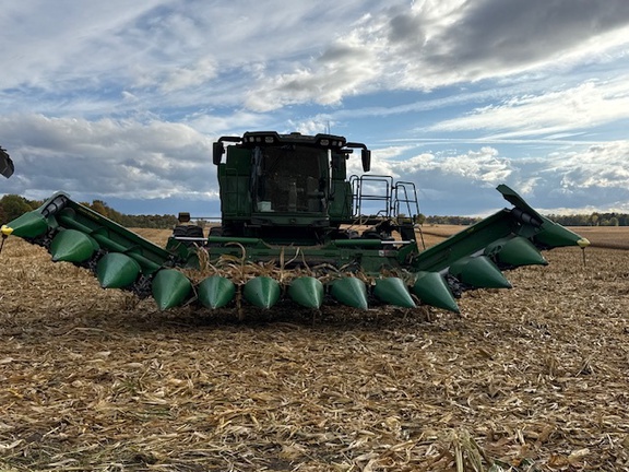 2025 John Deere S7 800 Combine
