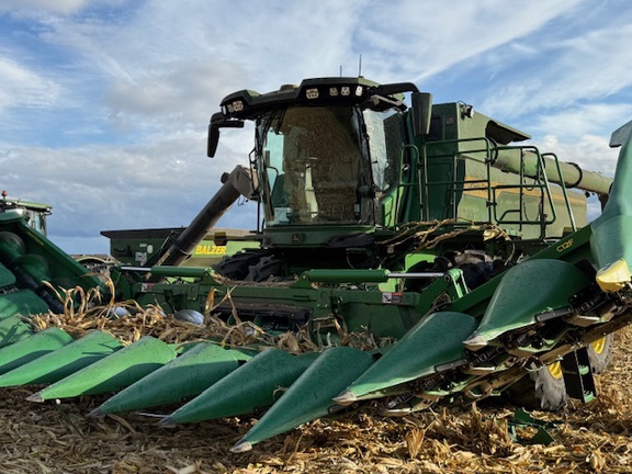 2025 John Deere S7 800 Combine