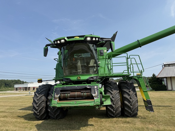 2025 John Deere S7 800 Combine