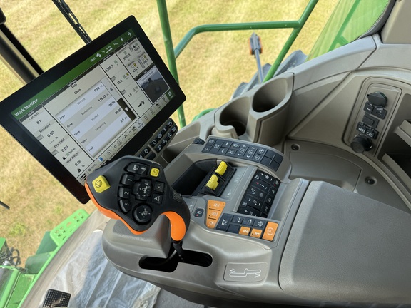 2025 John Deere S7 800 Combine