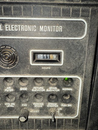 1987 Massey Ferguson 8560 Combine