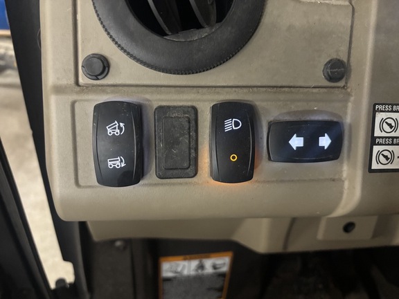 2023 John Deere XUV 835R ATV