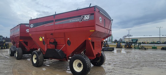 2023 J&M 755 Gravity Box