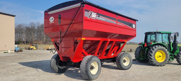 2023 J&M 755 Gravity Box