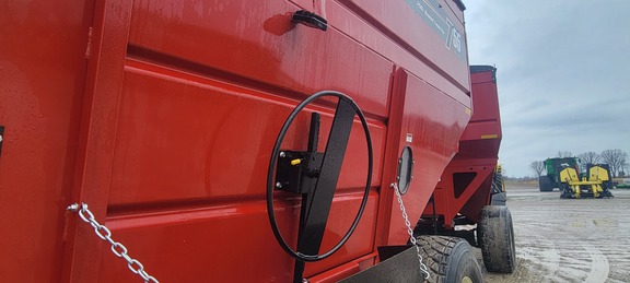 2023 J&M 755 Gravity Box