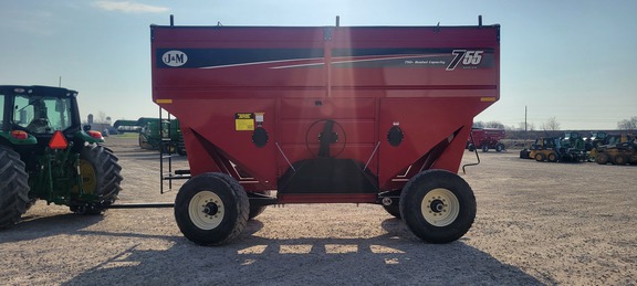 2023 J&M 755 Gravity Box