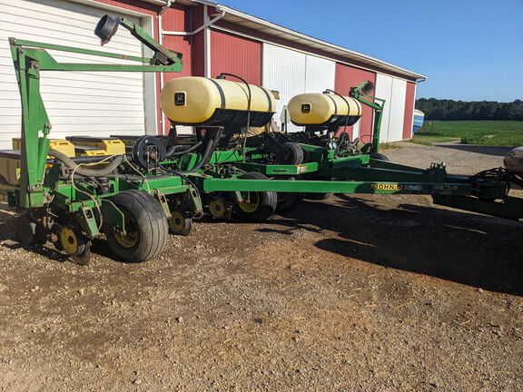 2001 John Deere 1780 Planter